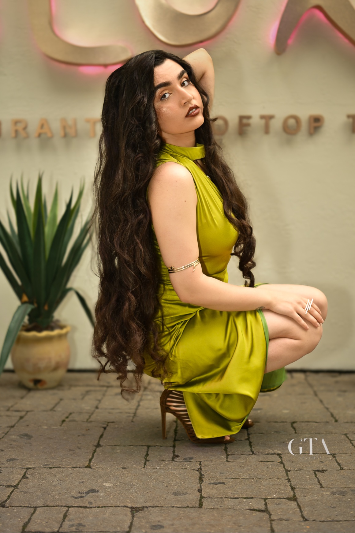 Hasti Navab — frame 8